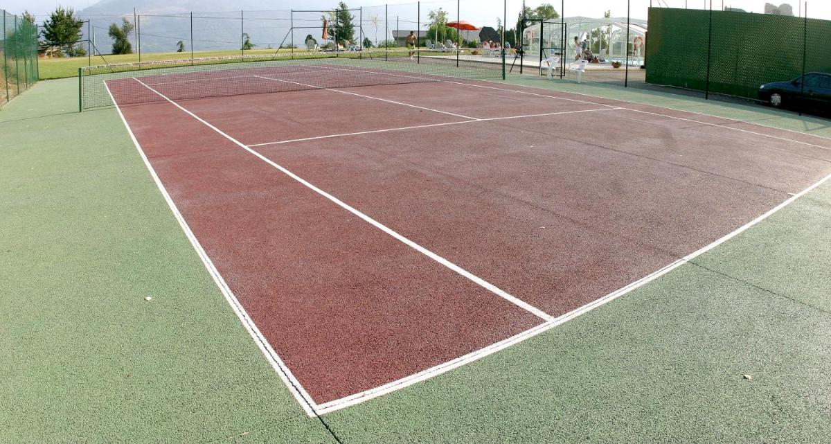 Instalaciones para jugar a tenis o squash en Hotel Monumento Pazo do Castro o alrededores