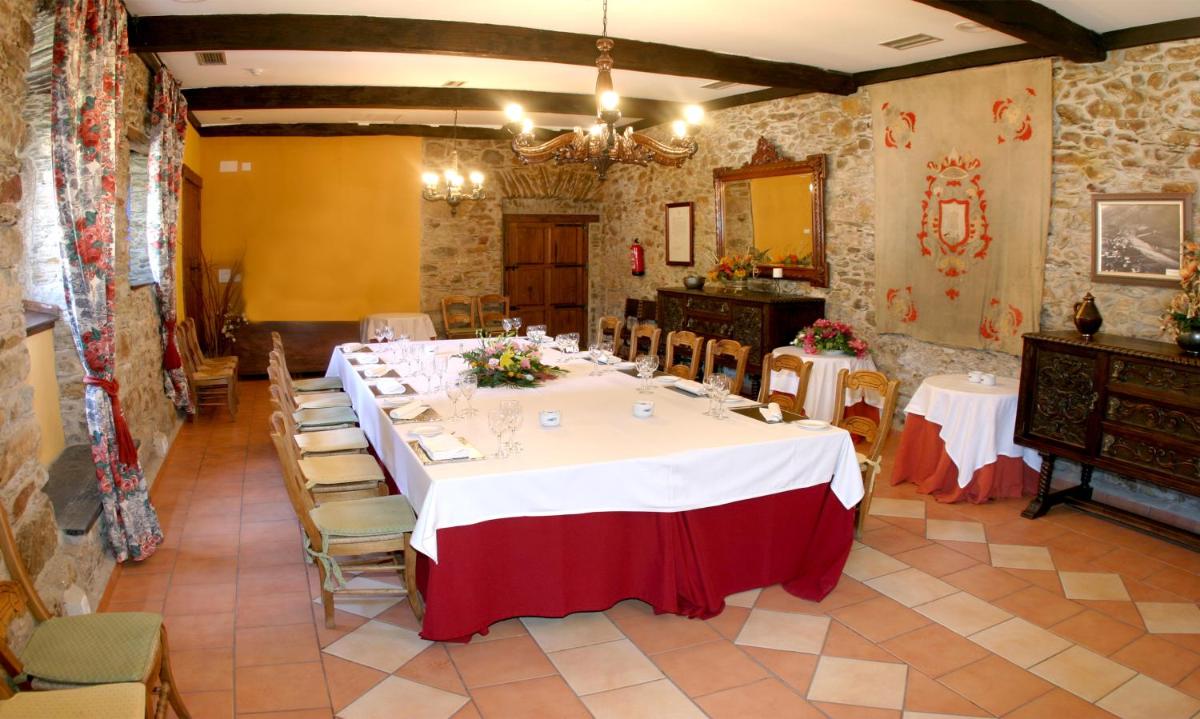 Cama o camas de una habitación en Hotel Monumento Pazo do Castro