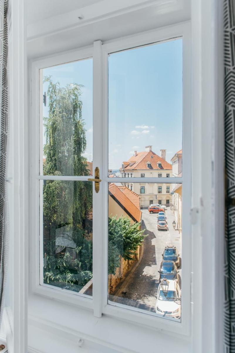 Old Town Tale - Housity
