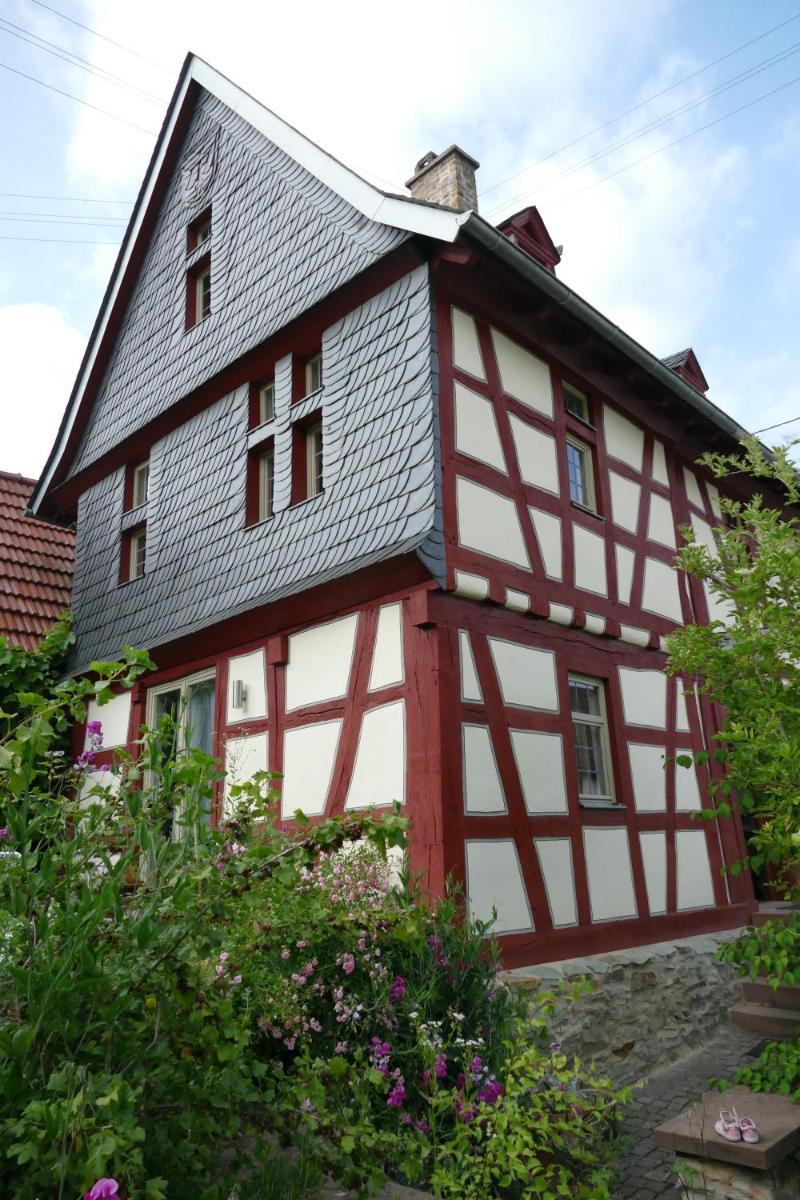 Suitetrails - Ancient frame house