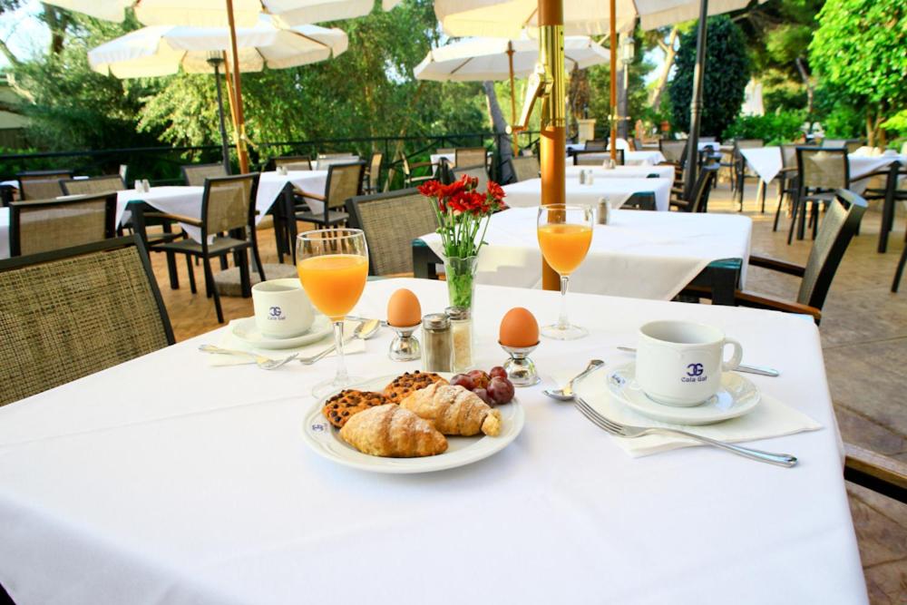 Comida en o cerca de este hotel