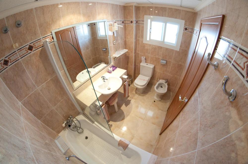 Un baño de Hotel Cala Gat