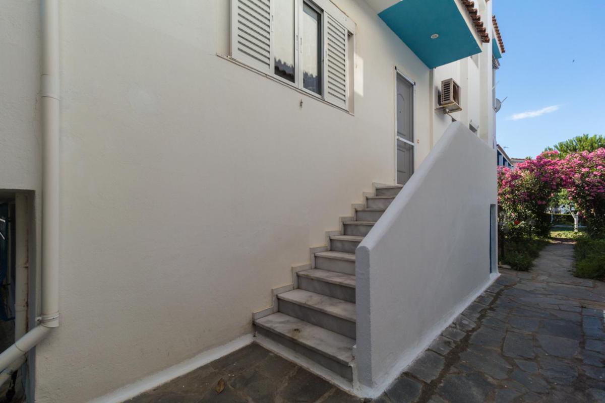Alexger Gerakini Beach house view - Housity