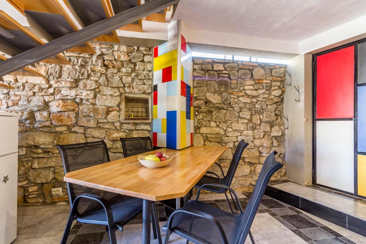 Suitetrails - House Mondrian