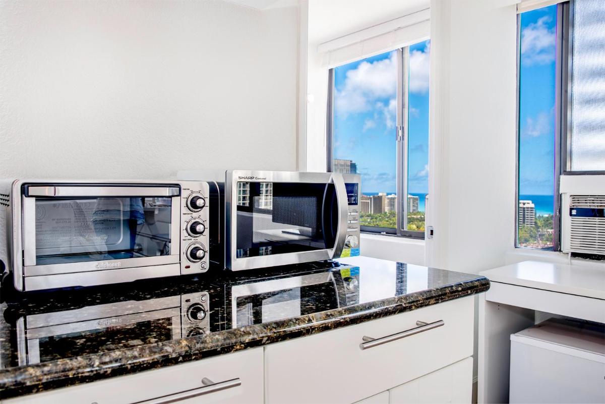 Hawaiian Monarch modern Studio 24th floor - Housity
