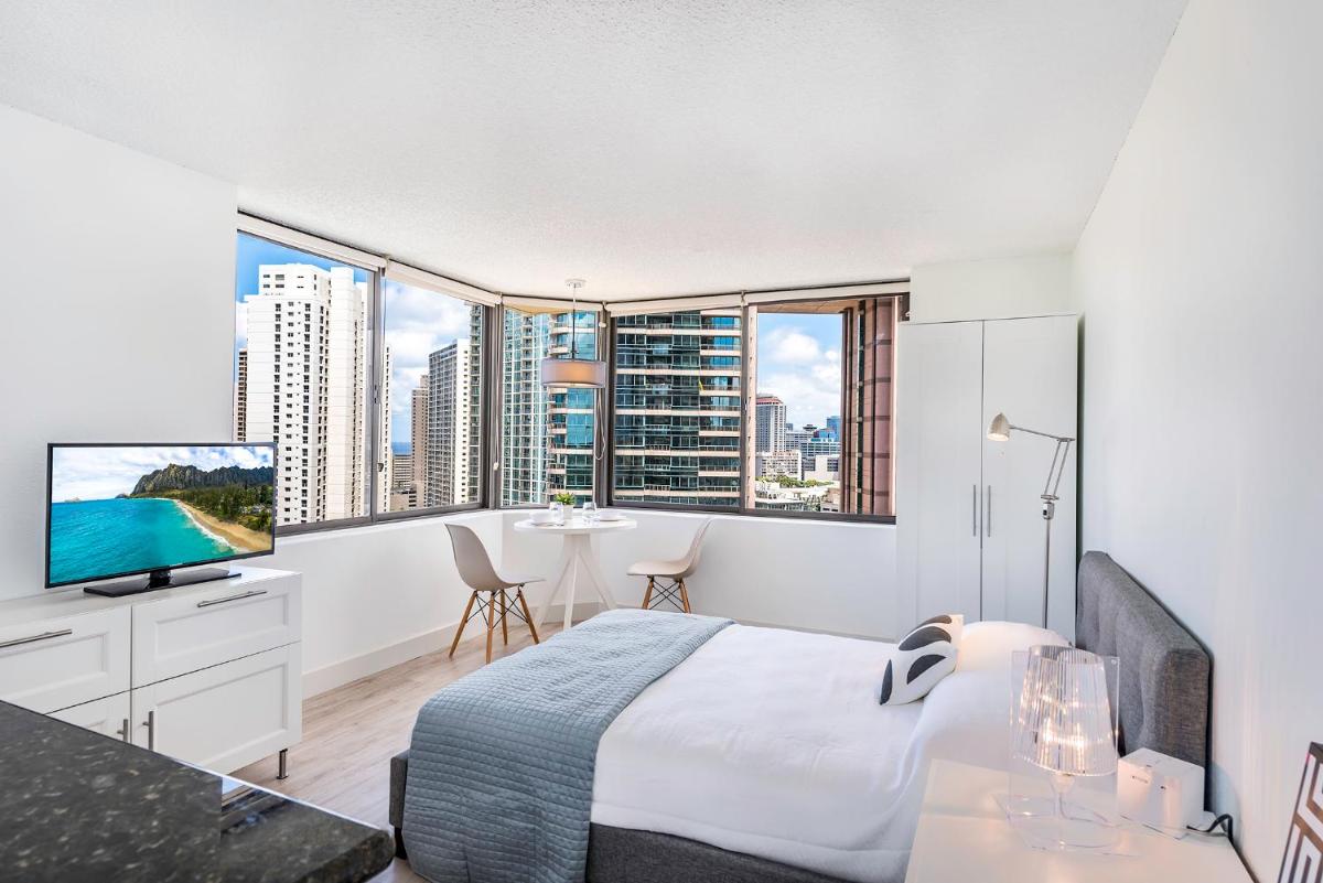 Hawaiian Monarch modern Studio 24th floor - Housity