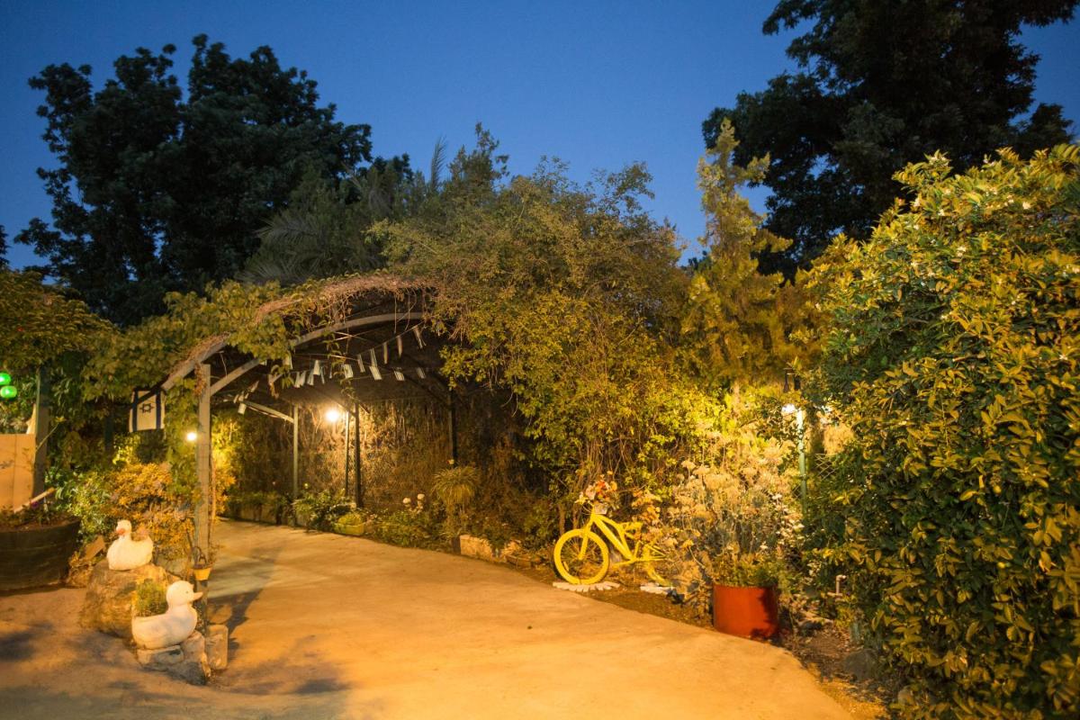 Leyad Hashmura Lodging - Housity