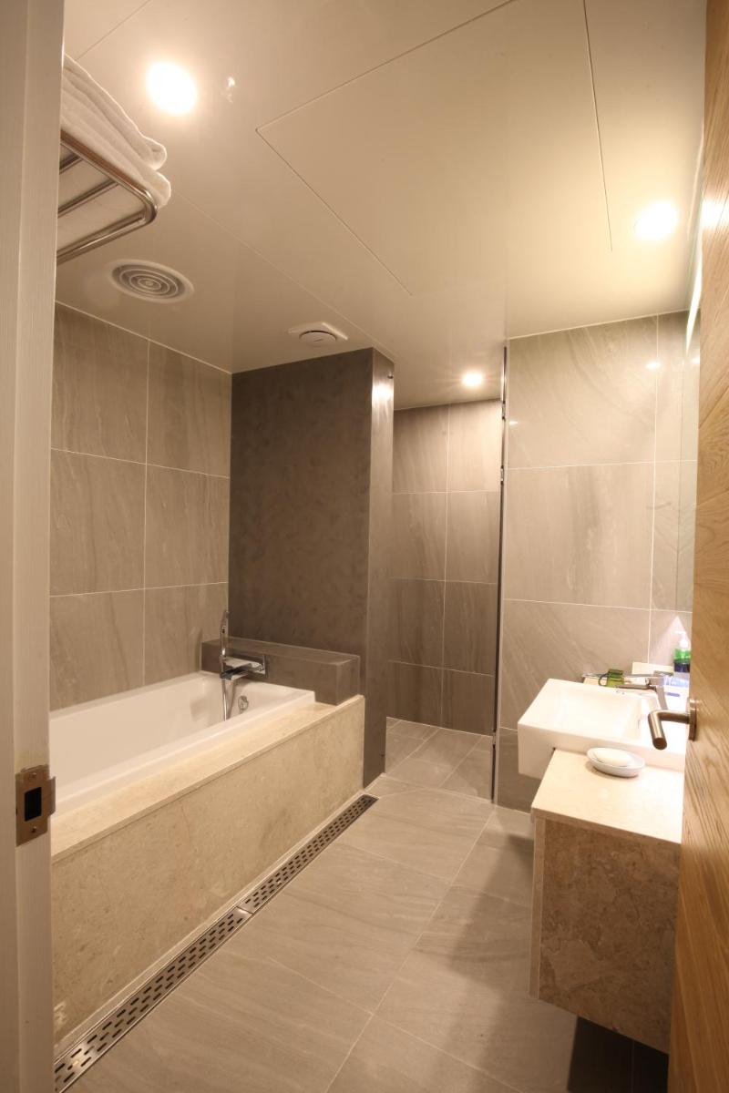 Angel Hotel - Housity