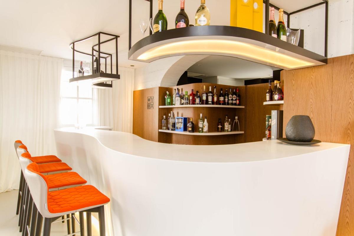 El salón o zona de bar de La Serena Boutique Hotel & Wellness - Altea