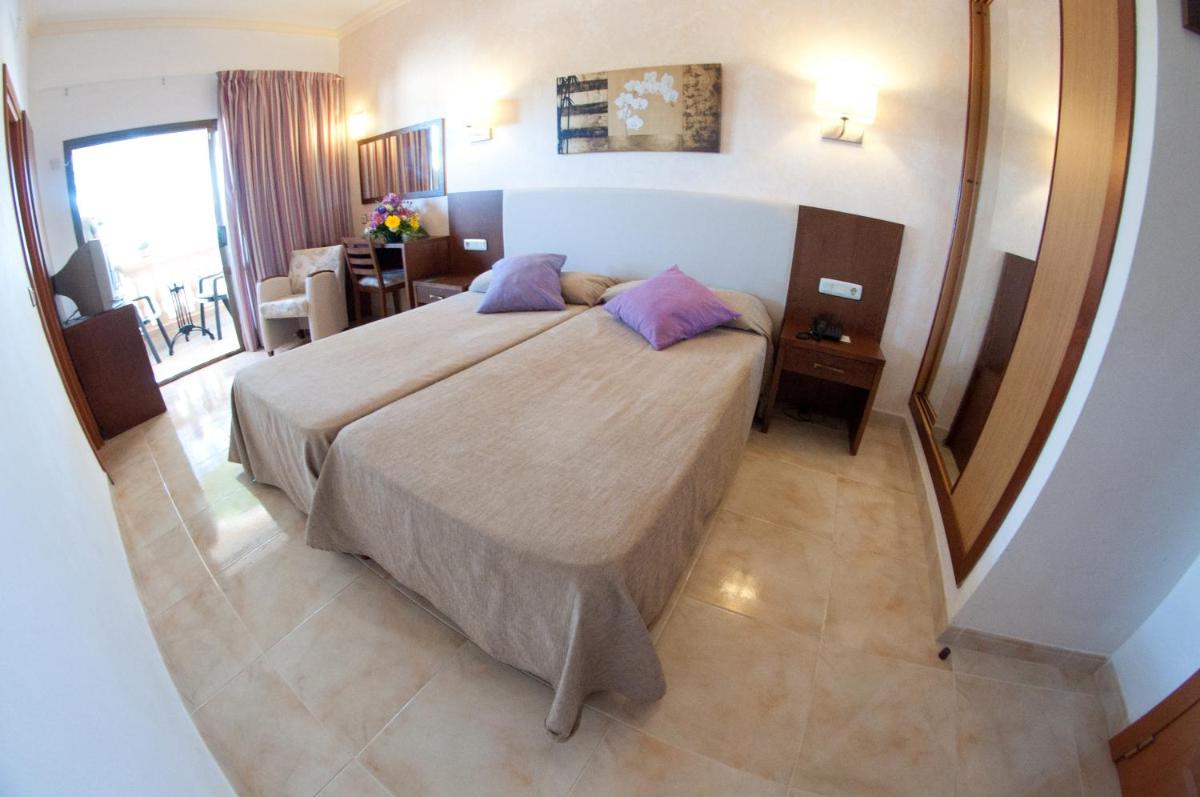Cama o camas de una habitación en Hotel Cala Gat