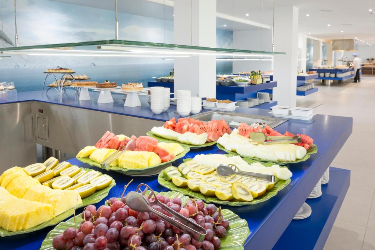 Comida en o cerca de este hotel