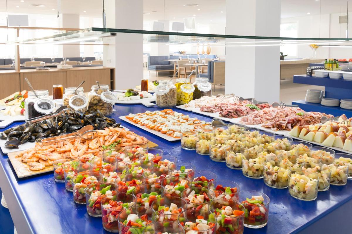 Comida en o cerca de este hotel