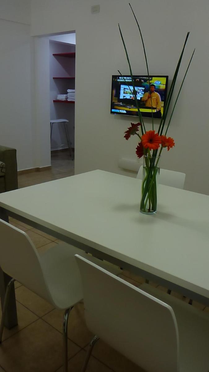 Depto calle 18 - soleado y con balcon - Housity