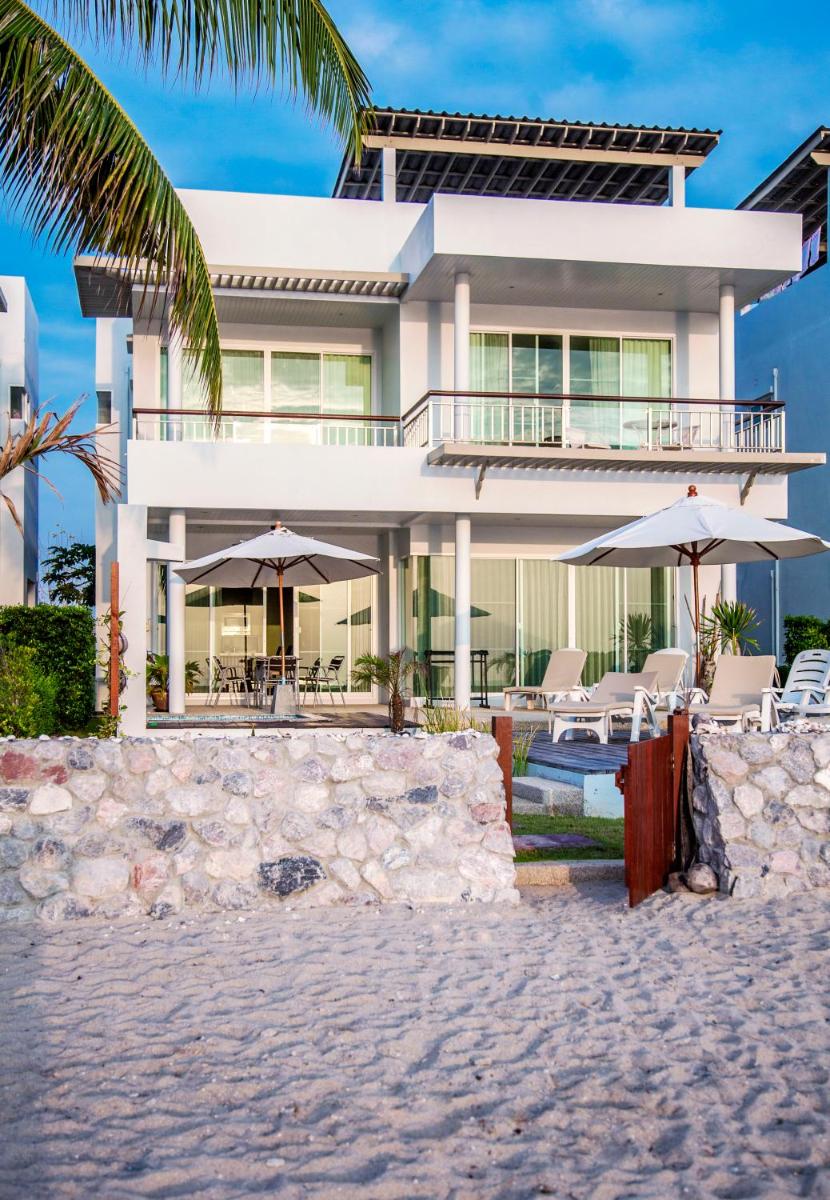 Absolute Beachfront villa - Housity
