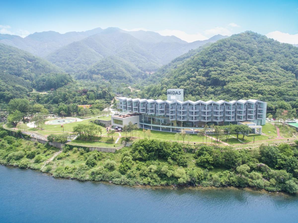 Midas Hotel & Resort - Housity