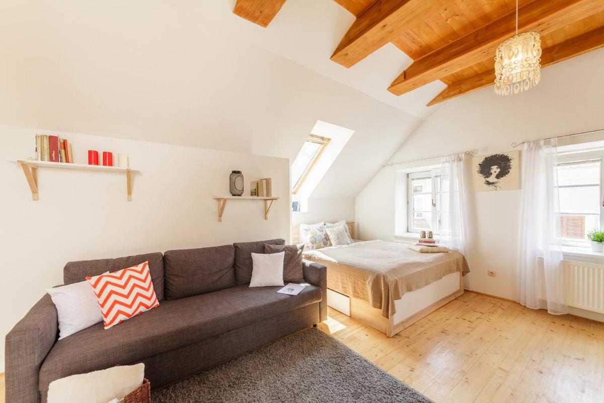 Old Town Charles Apartments - Housity