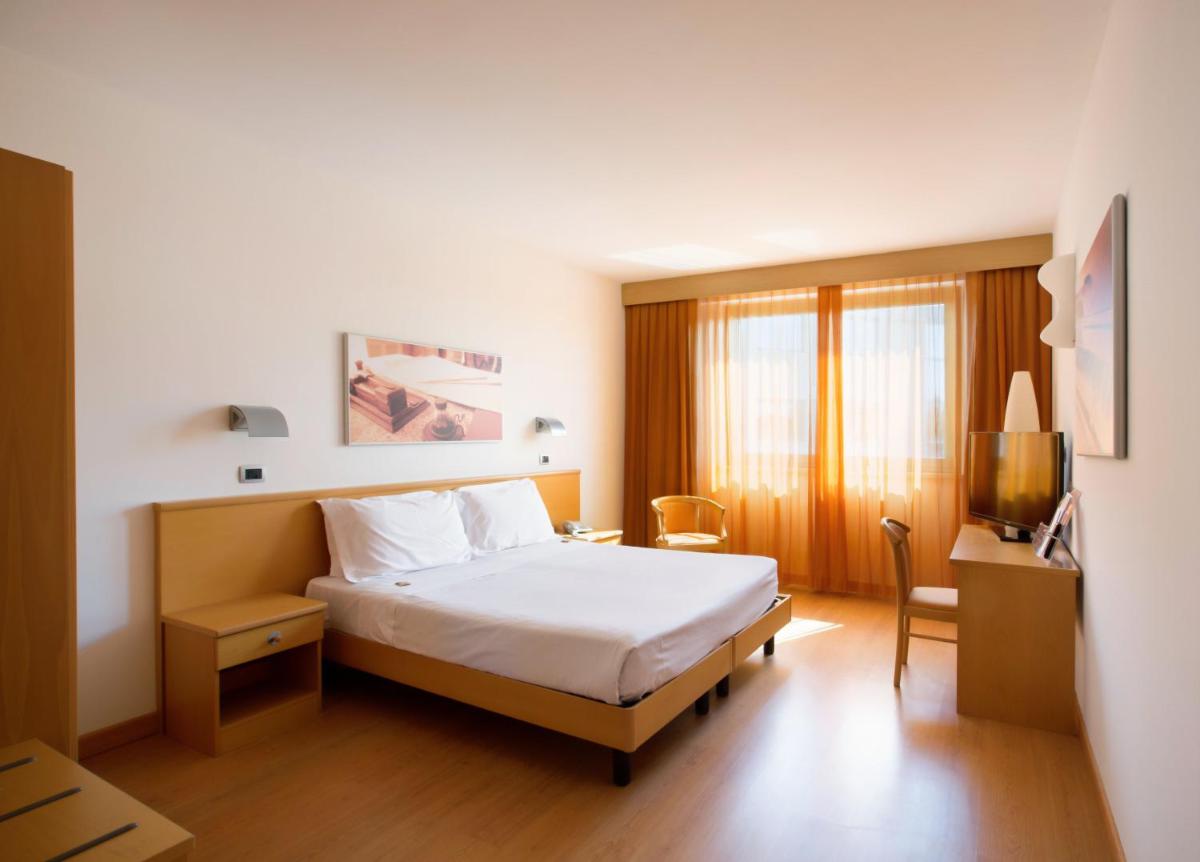 Hotel Montemezzi - Housity