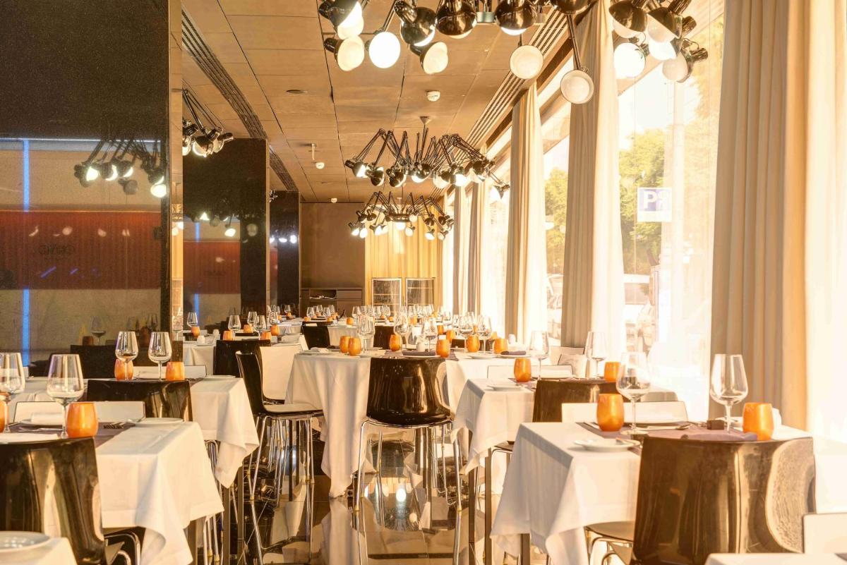 Um restaurante ou outro lugar para comer em VIP Grand Lisboa Hotel & Spa