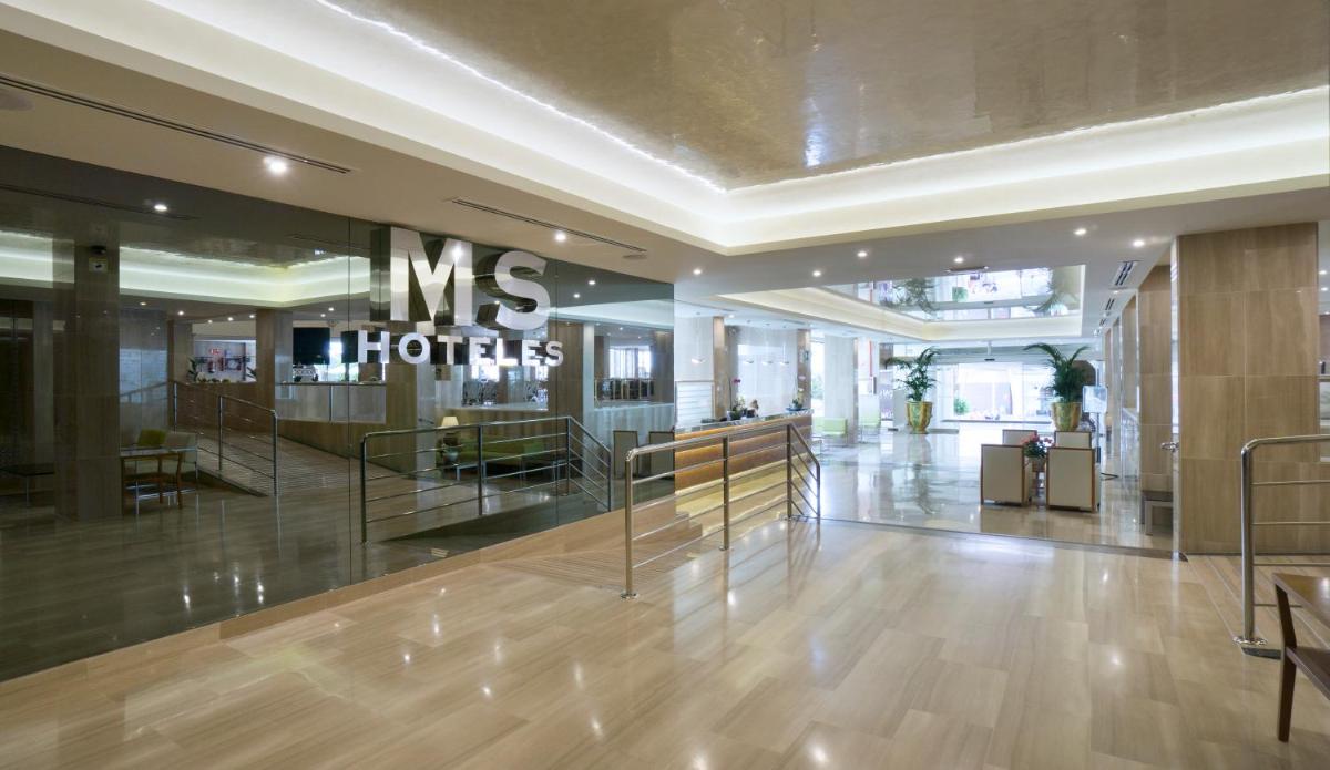 El vestíbulo o zona de recepción de MS Aguamarina Costa del Sol