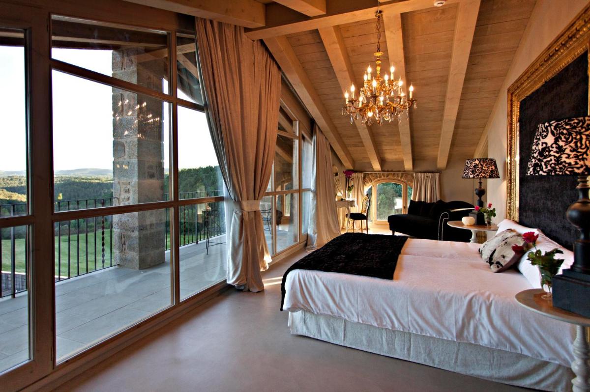 Cama o camas de una habitación en La Vella Farga Hotel