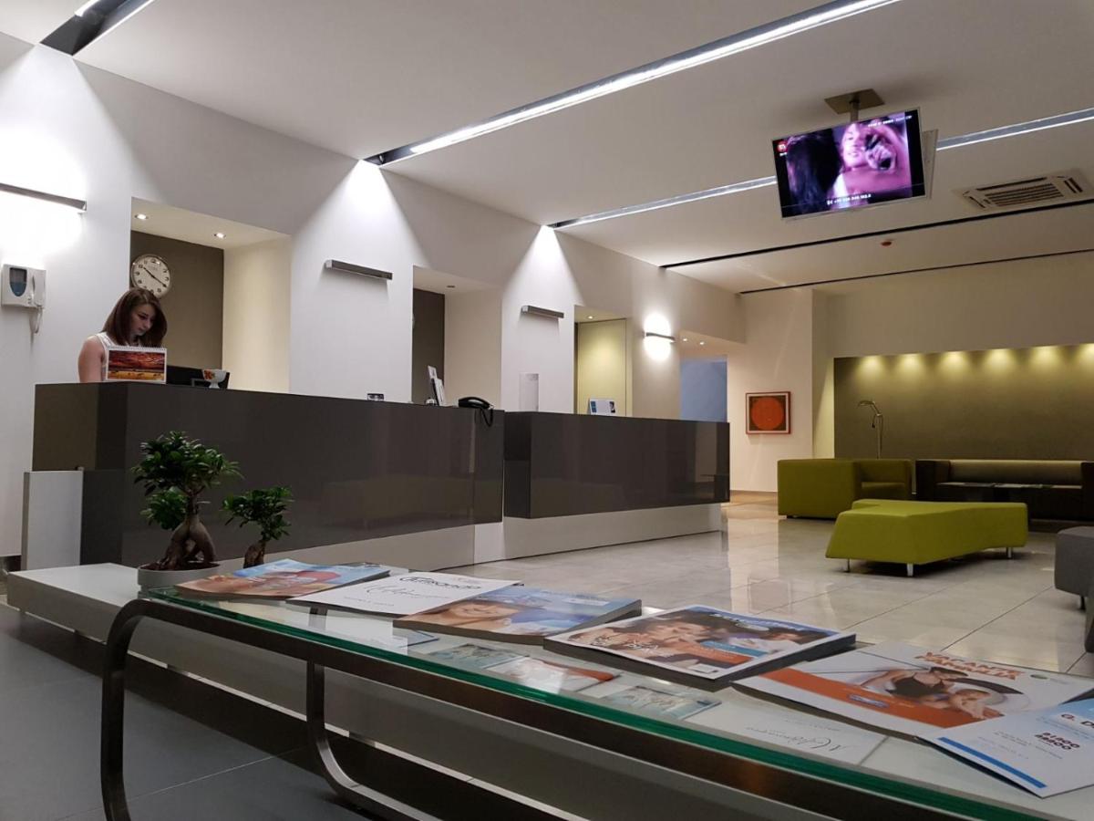 Hotel Artemide - Housity