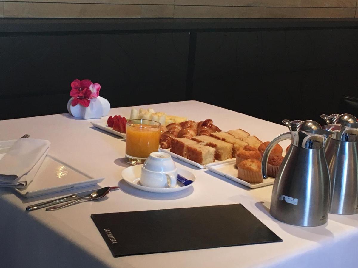Comida en o cerca de este hotel