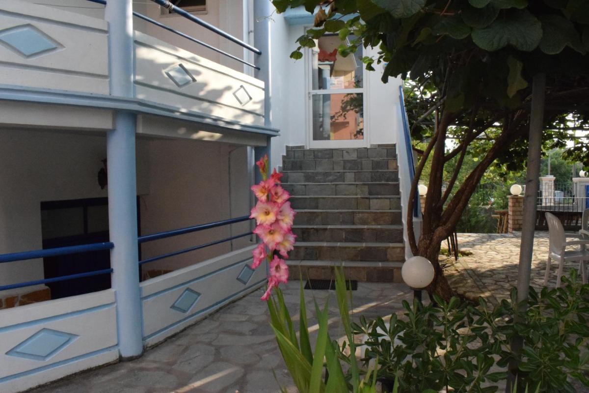 Lydia Rooms & Studios - Housity