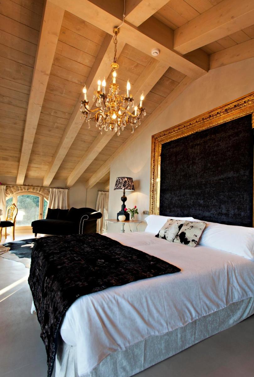 Cama o camas de una habitación en La Vella Farga Hotel