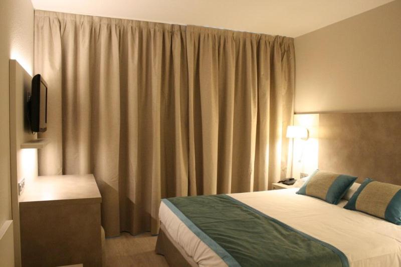Cama o camas de una habitación en Hotel & Spa Real Jaca
