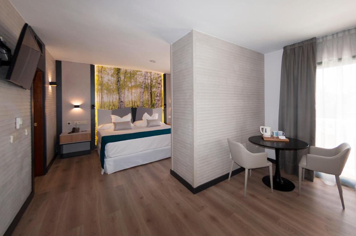 Cama o camas de una habitación en Hotel La Laguna Spa & Golf