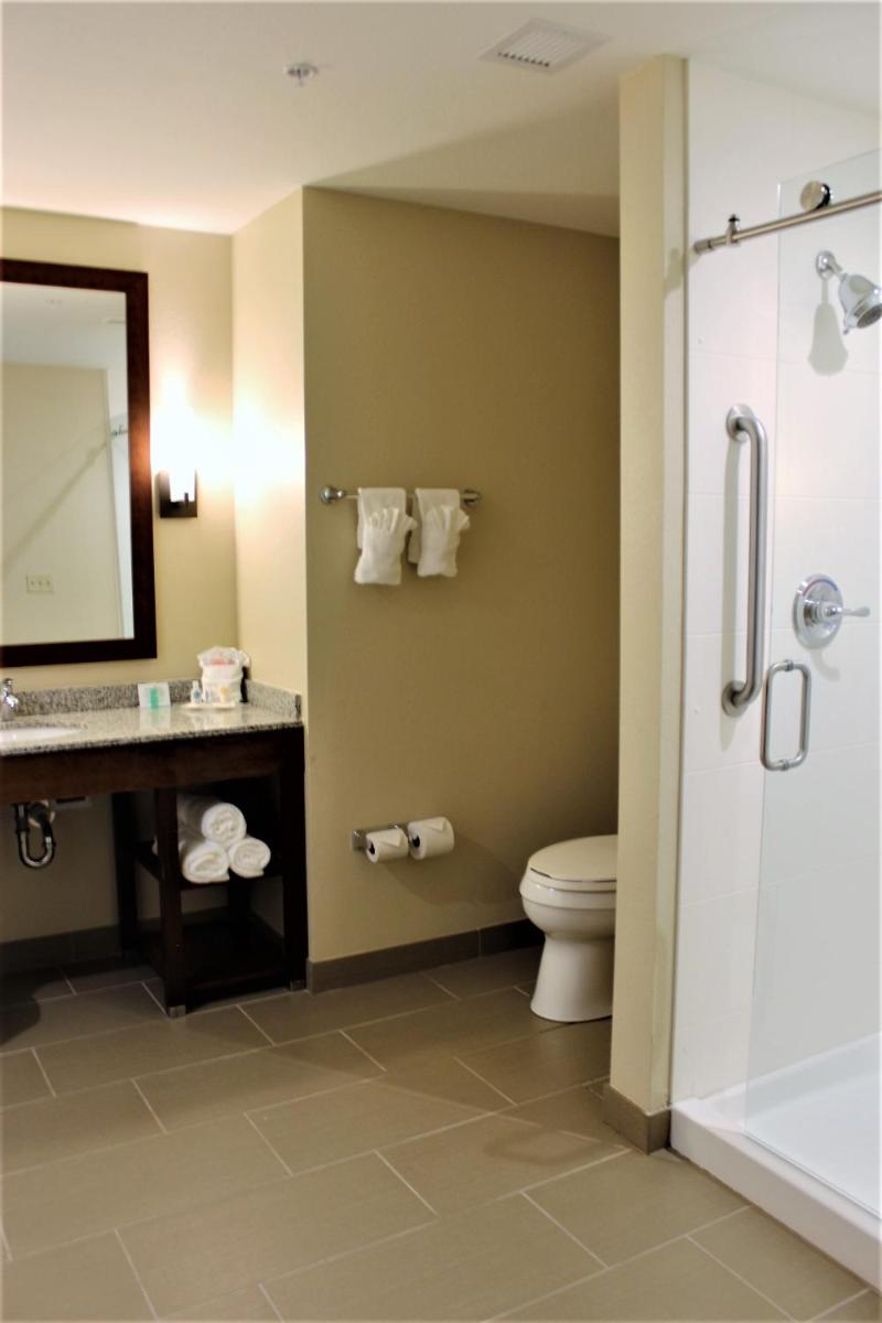 Comfort Suites Dodge City - Housity