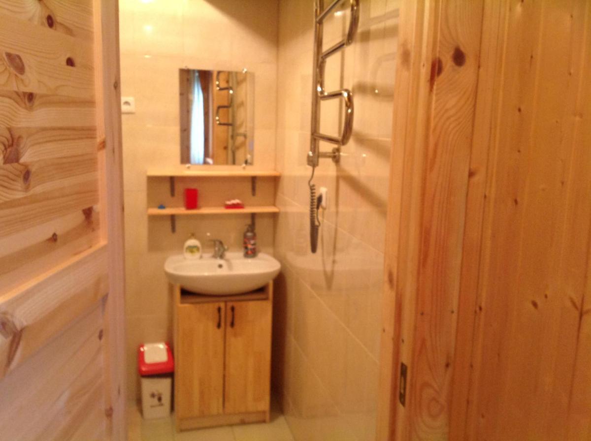 Dobilas ir jura - Housity
