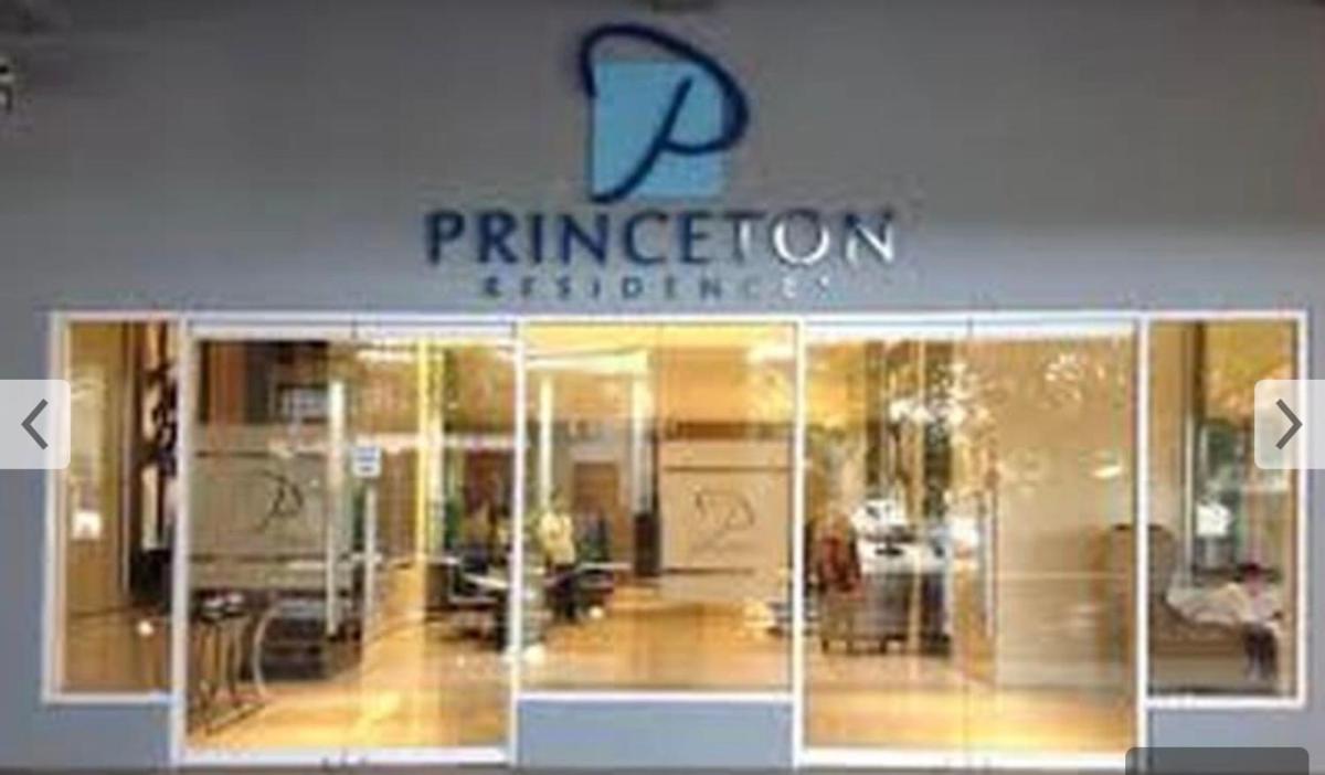 Luxury Condo-Princeton Residence-New Manila Quezon City-Fast Wi-fi150mbps - Housity