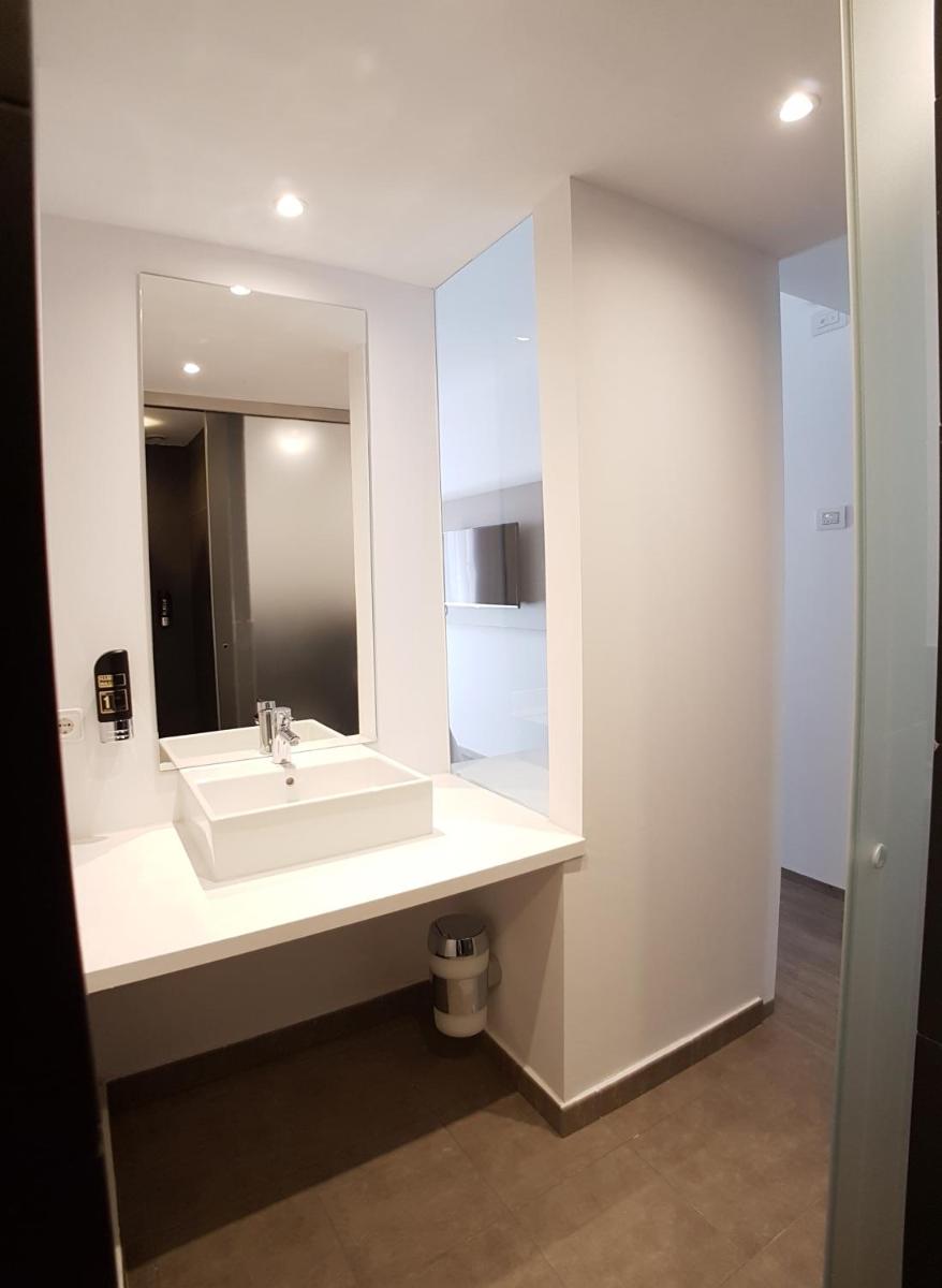 Planet Hotels ONE - Adults Only 16 years - Housity