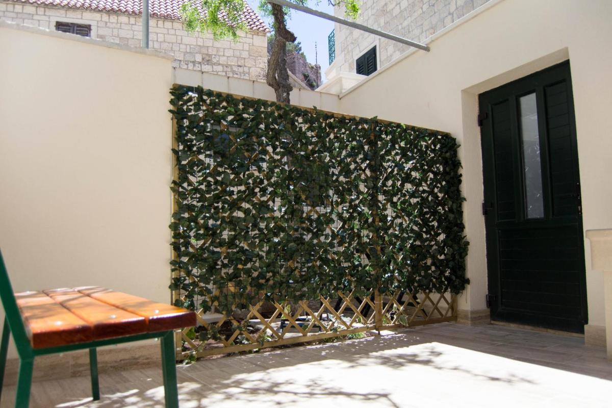 House Nataniel in Omiš near sea - Housity