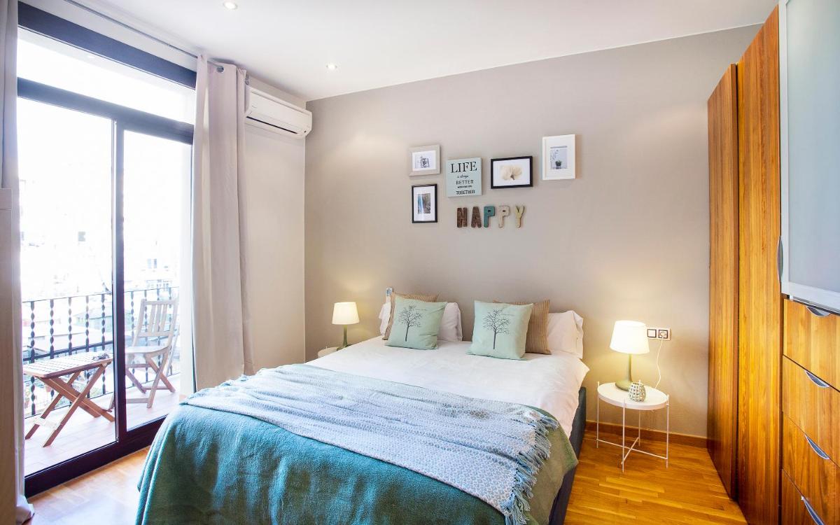 Apartments Barcelona & Home Deco Viladomat - Housity