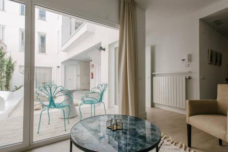 Apartamentos RG Suites Plaza del Salvador - Housity