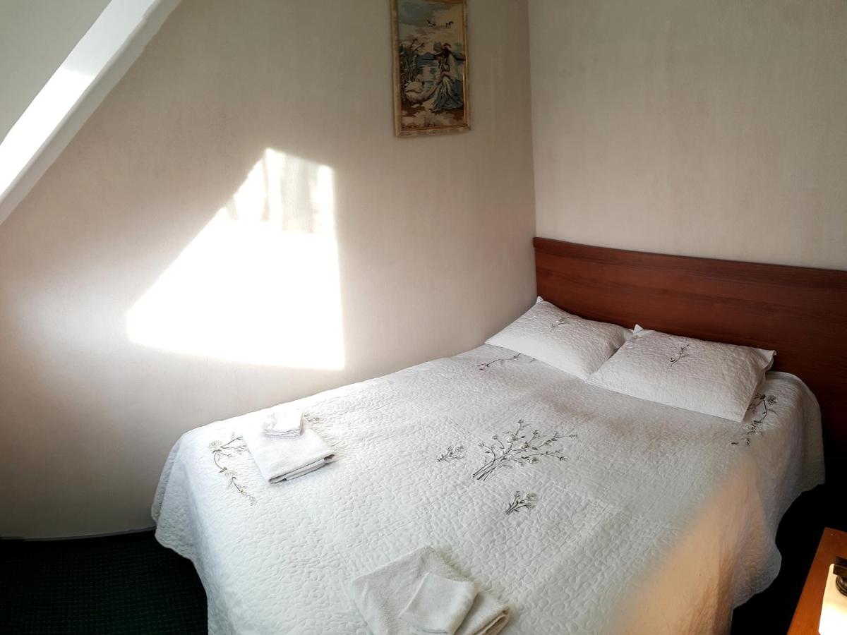 Zajazd Byczy Róg - Housity