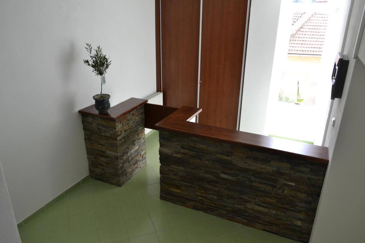 Leone Penzion&Restaurant - Housity