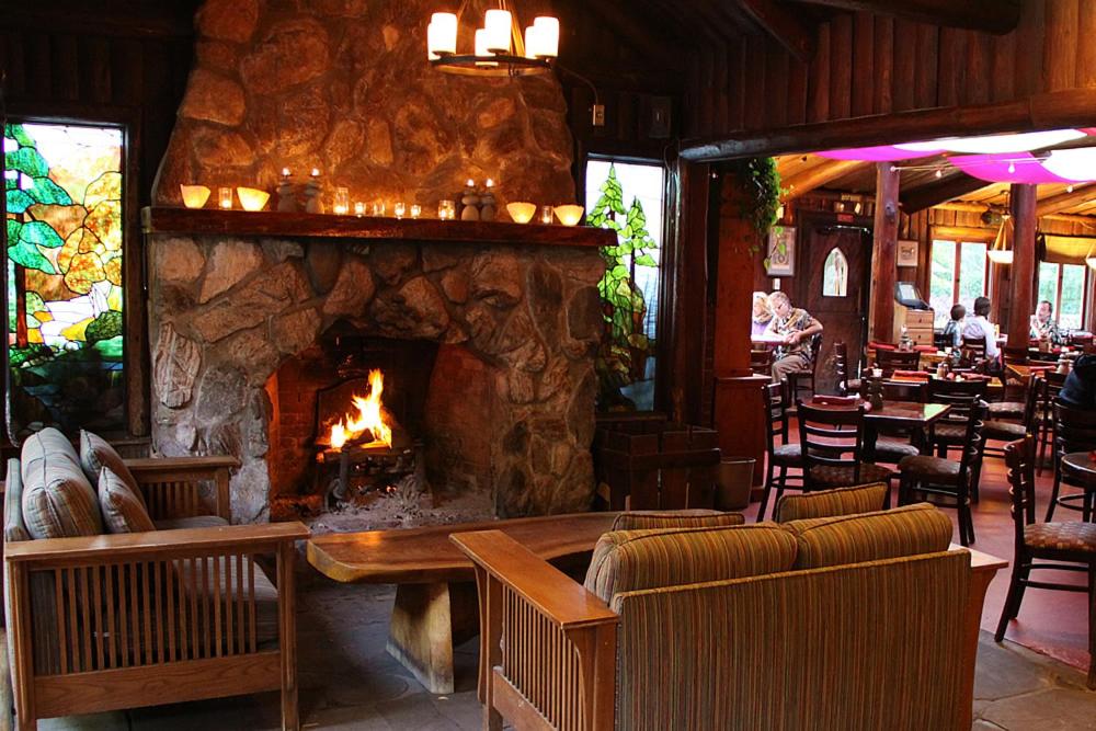 Big Sur River Inn - Housity