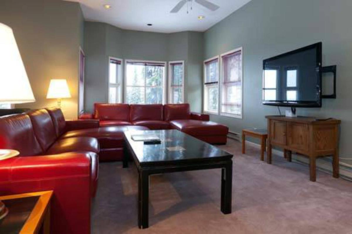 Vacation Homes by The Bulldog- Henk's Haven - Housity