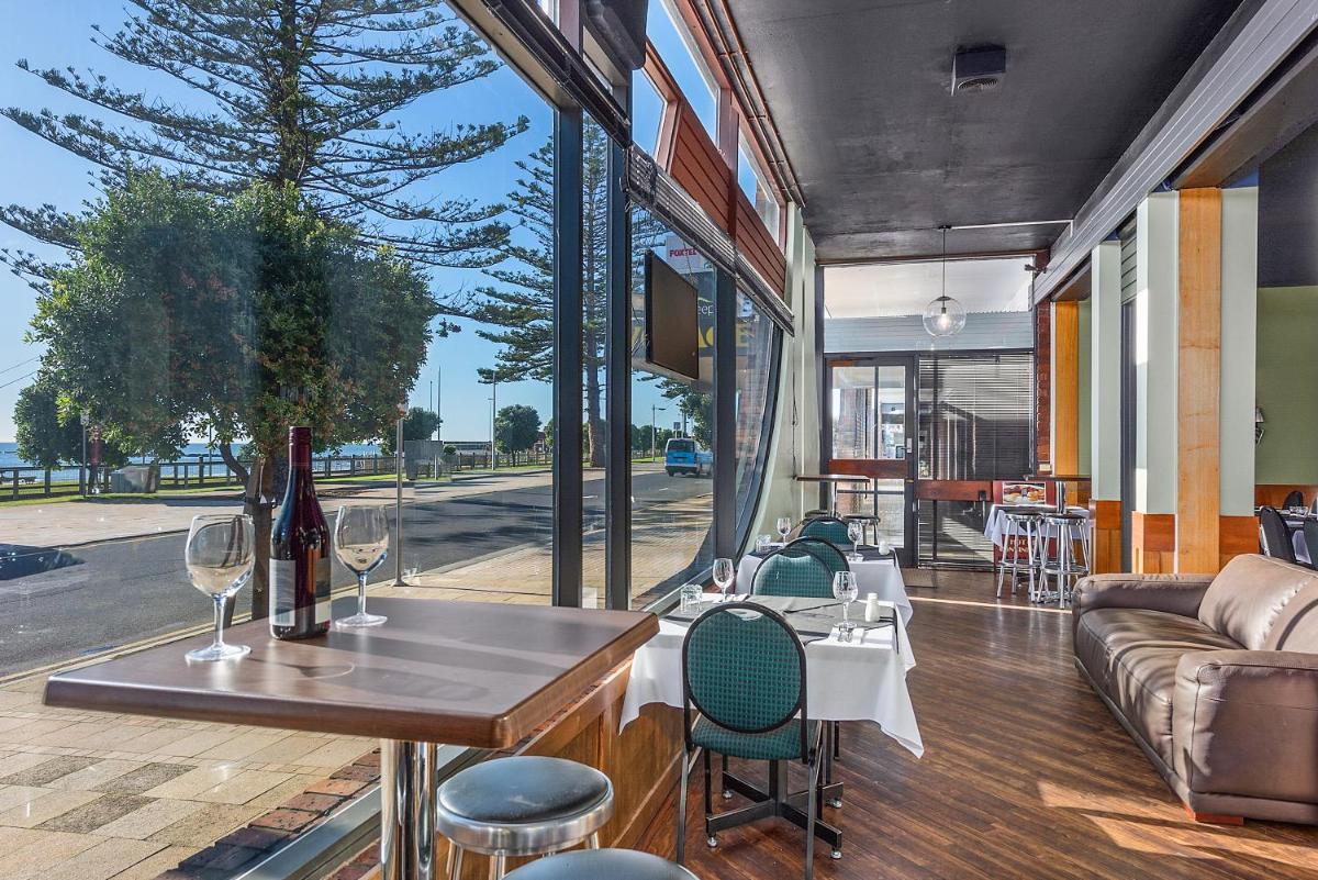 Beachfront Voyager Motor Inn - Housity