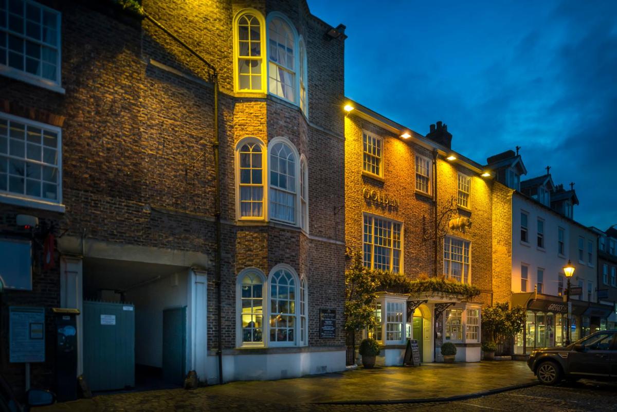 The Golden Fleece Hotel, Thirsk, North Yorkshire - Housity