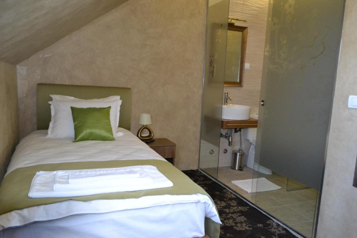 Garni Hotel Chicha - Winery ŠKRBIĆ - Housity