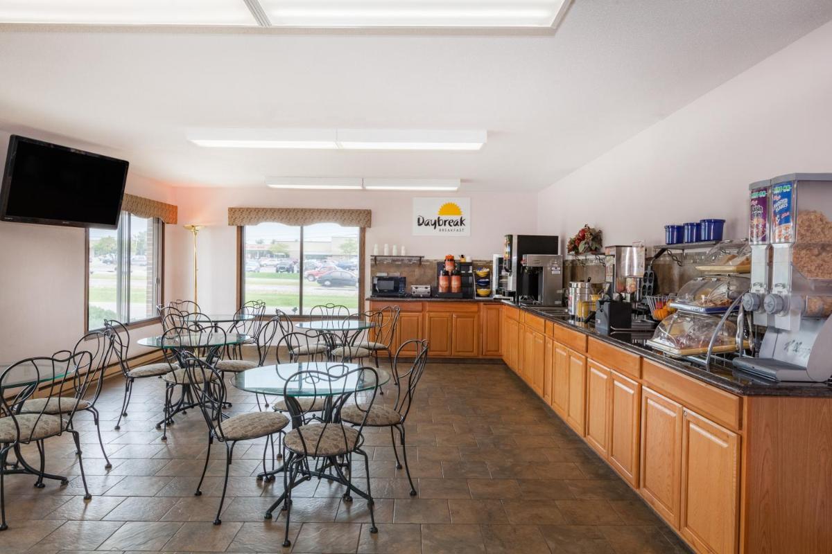 Days Inn by Wyndham Mason City - Housity