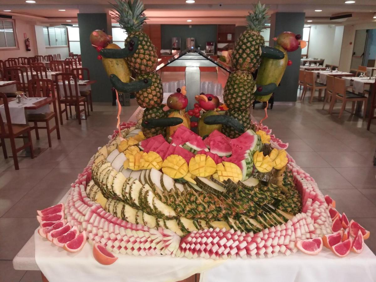Comida en o cerca de este hotel