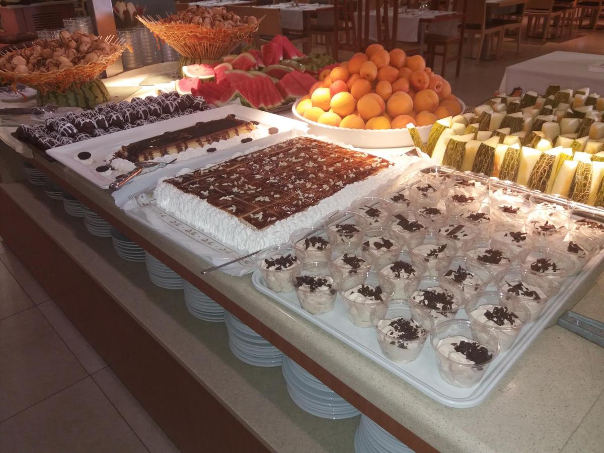 Comida en o cerca de este hotel