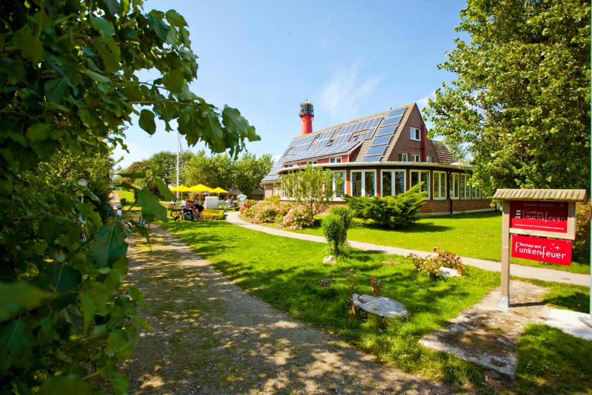 Hotel Landhaus Leuchtfeuer Nordseeinsel Pellworm - Housity