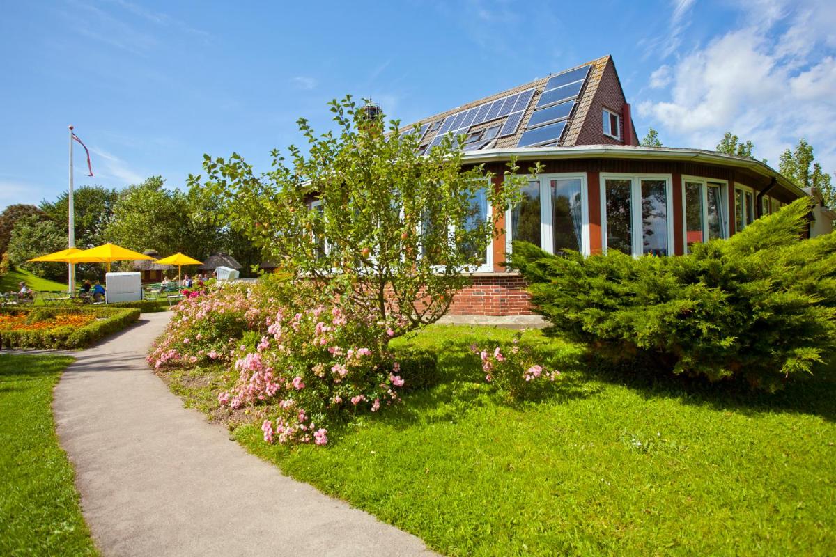 Hotel Landhaus Leuchtfeuer Nordseeinsel Pellworm - Housity
