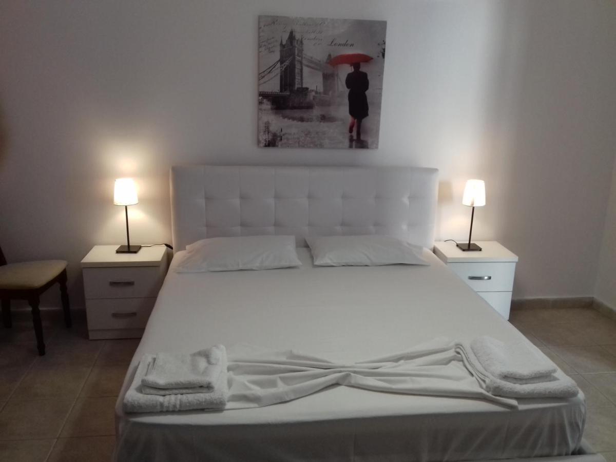 Aggelis House - Housity
